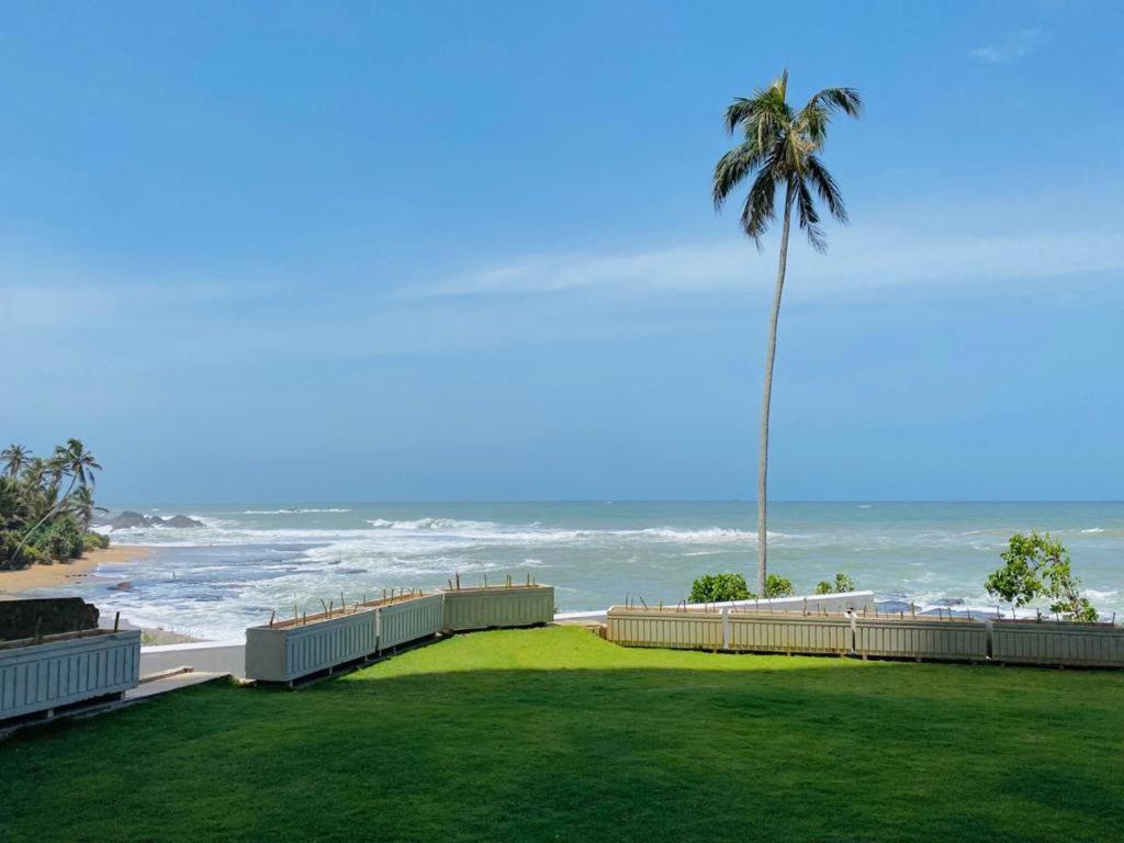 Hasara Oceanfront Apartments Galle Exterior photo