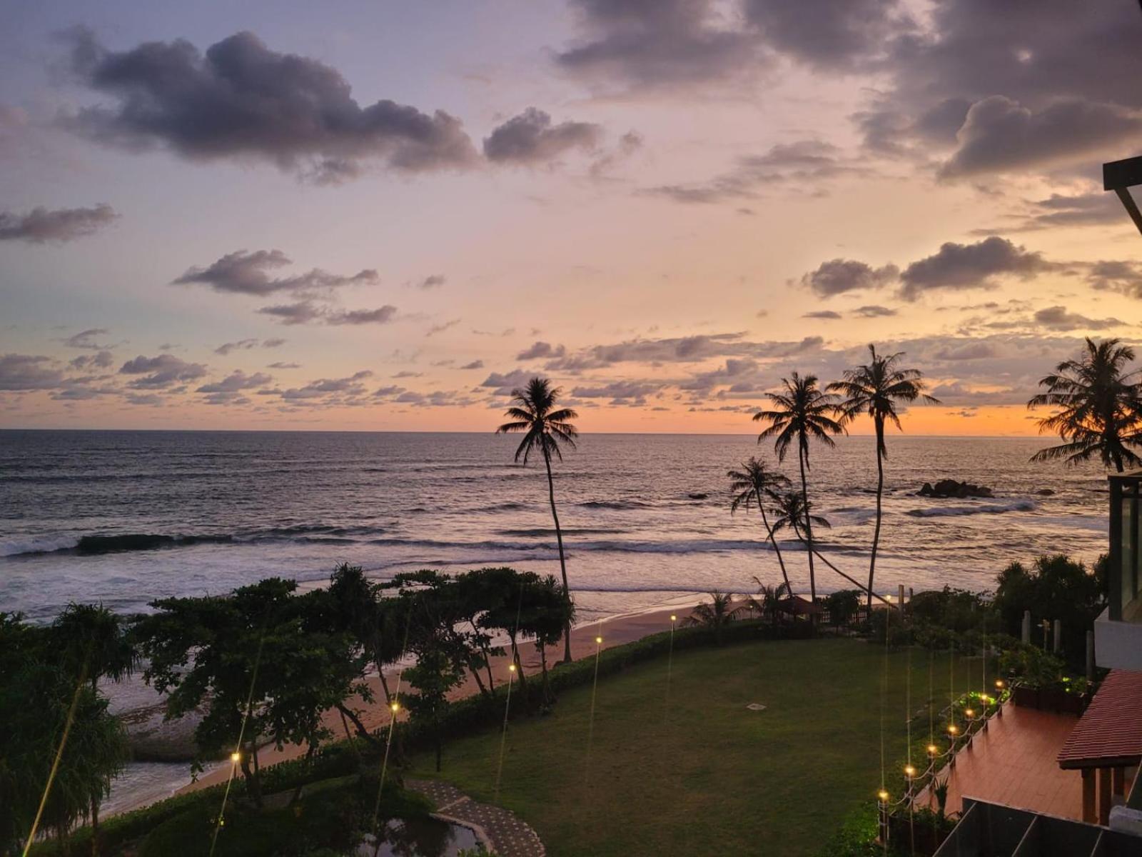 Hasara Oceanfront Apartments Galle Exterior photo