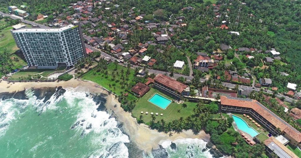 Hasara Oceanfront Apartments Galle Exterior photo